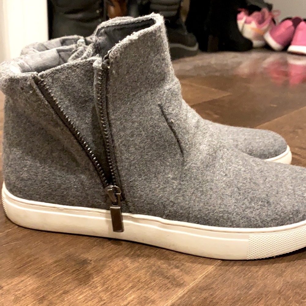 Kenneth Cole New York Grey Booties Size 6.5